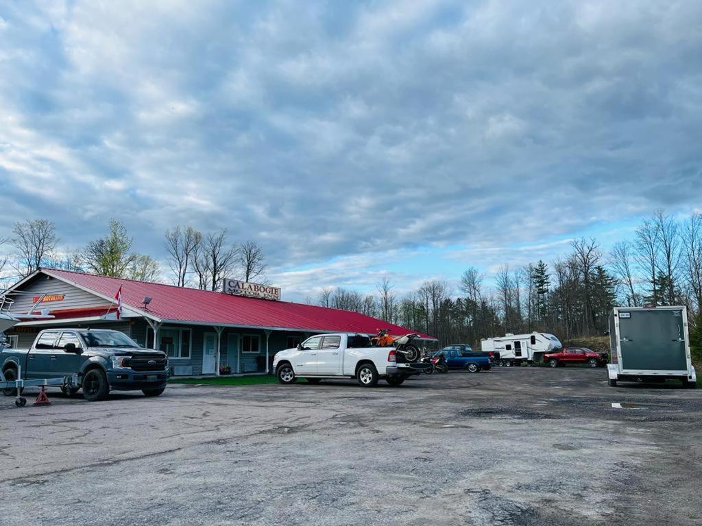 Calabogie Motor Inn Zewnętrze zdjęcie