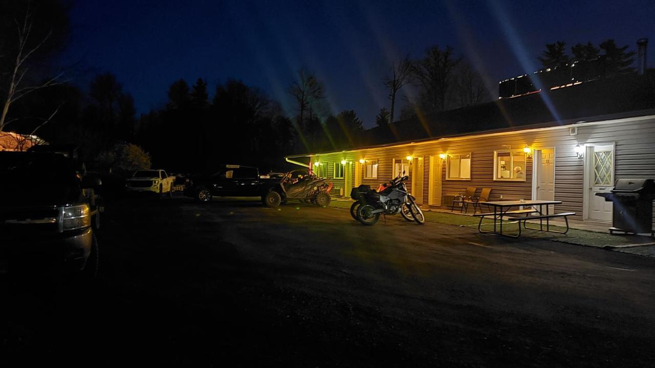 Calabogie Motor Inn Zewnętrze zdjęcie