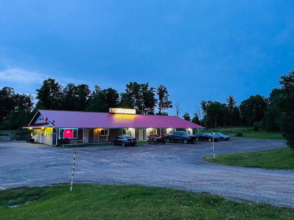 Calabogie Motor Inn Zewnętrze zdjęcie