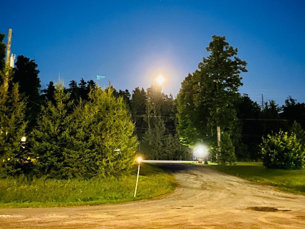 Calabogie Motor Inn Zewnętrze zdjęcie