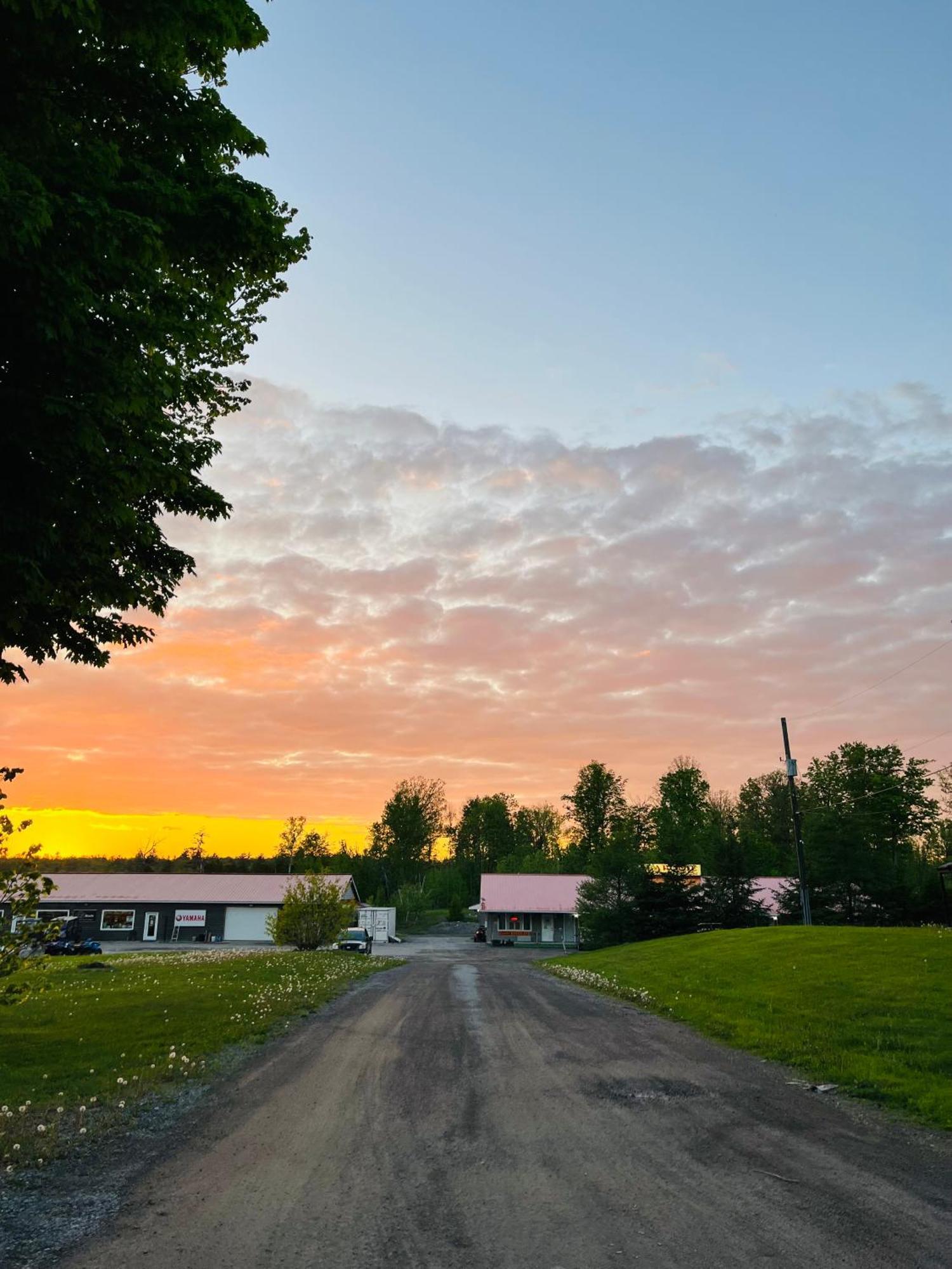 Calabogie Motor Inn Zewnętrze zdjęcie