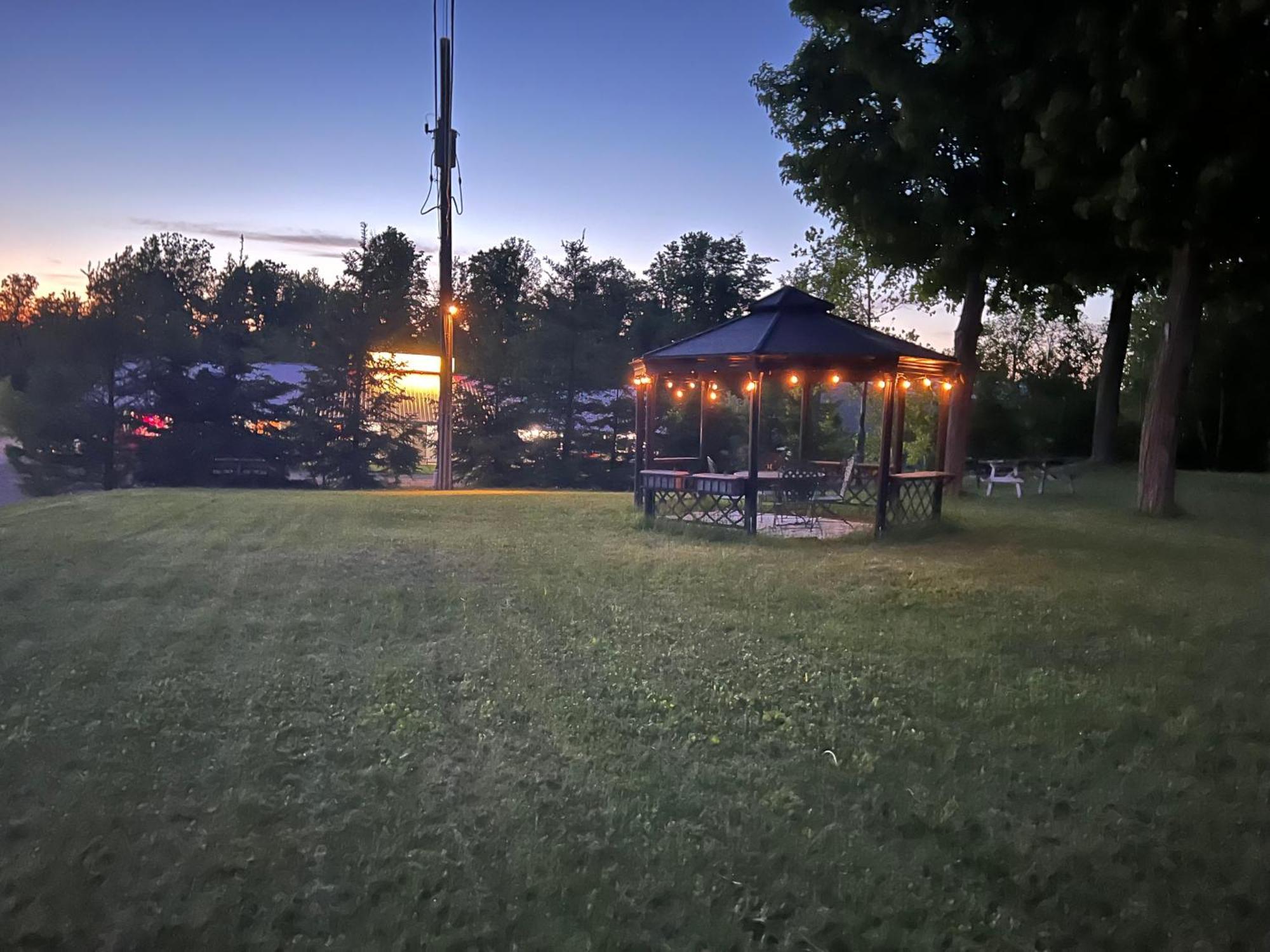Calabogie Motor Inn Zewnętrze zdjęcie