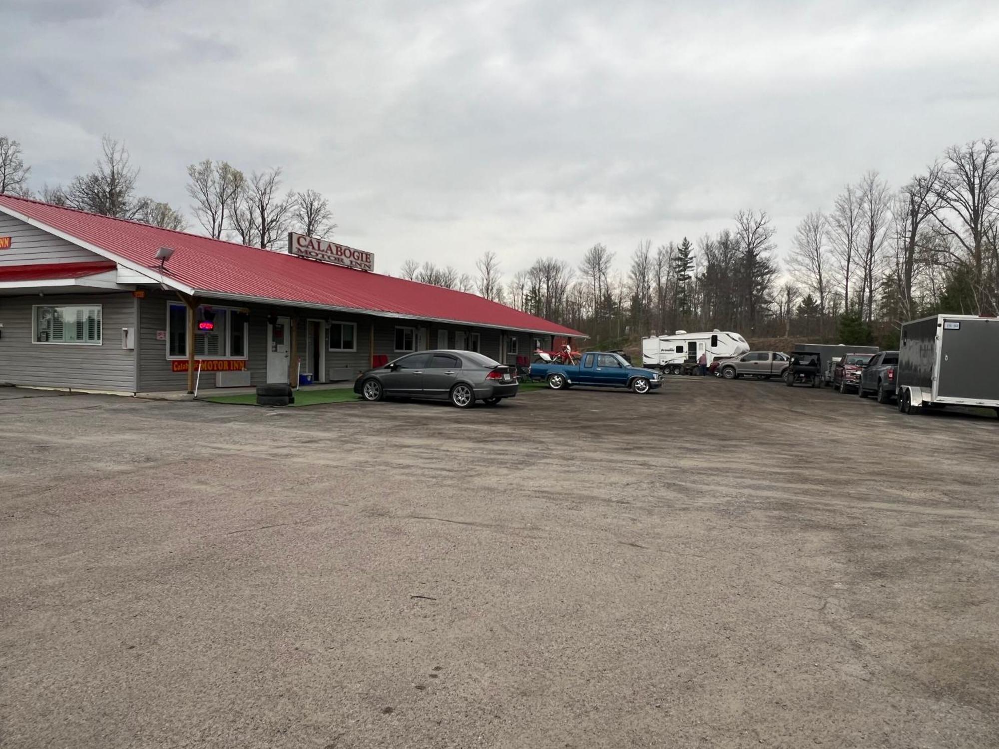 Calabogie Motor Inn Zewnętrze zdjęcie